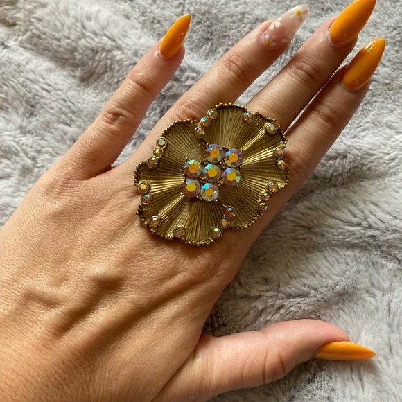 EUC Guess Stretchy Gold Ring - Picture 5 of 6